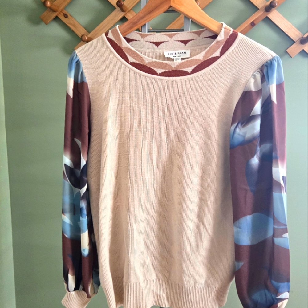 Rio & Rian Beige and Brown Knit Women's Sweater. Size Medium
